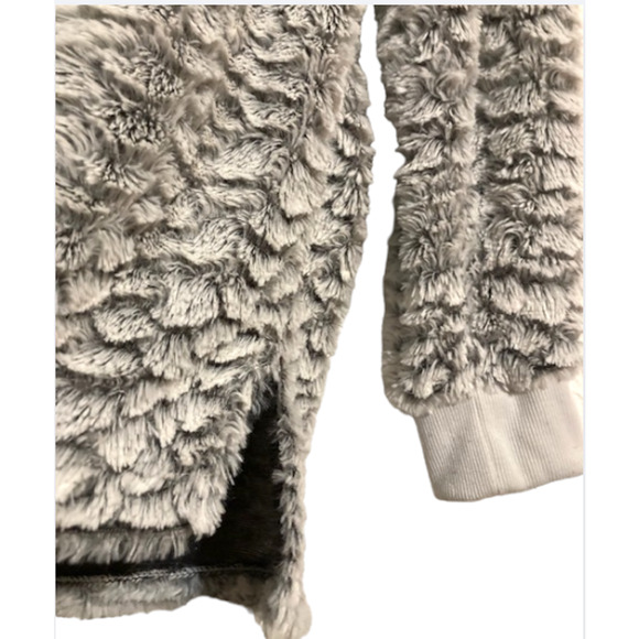 Gray FUZZY Sweater - Knapp Studio - Size Medium - Picture 4 of 8